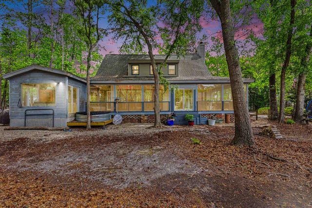 40 Pine Grove Ln., Georgetown, SC 29440