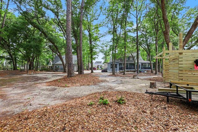 40 Pine Grove Ln., Georgetown, SC 29440