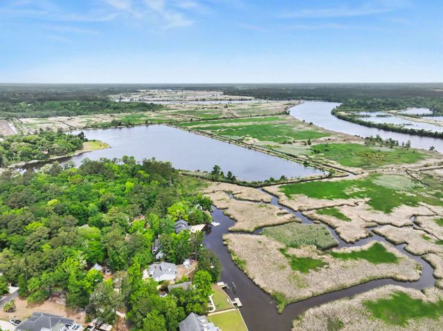 40 Pine Grove Ln., Georgetown, SC 29440