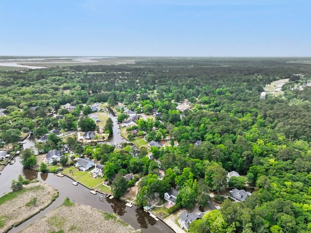 40 Pine Grove Ln., Georgetown, SC 29440