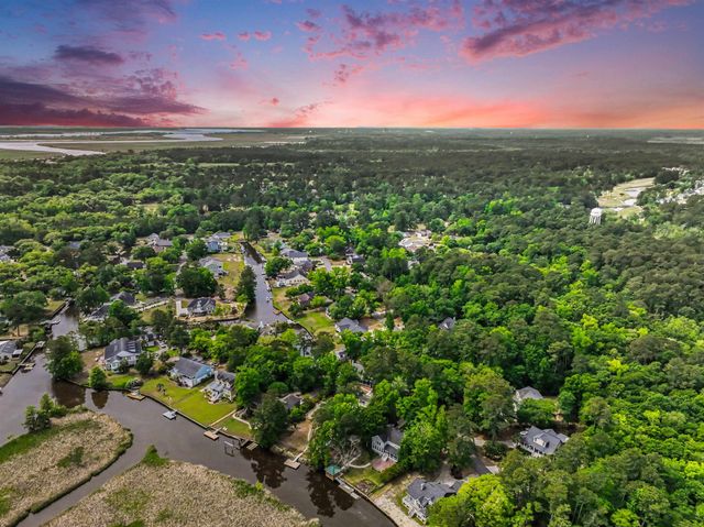 40 Pine Grove Ln., Georgetown, SC 29440