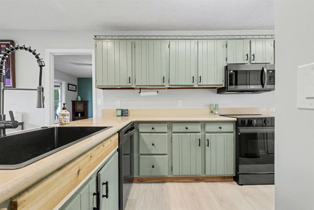 40 Pine Grove Ln., Georgetown, SC 29440