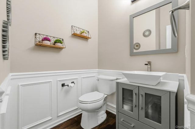 2608 Hawthorn Way, New Windsor, NY 12553