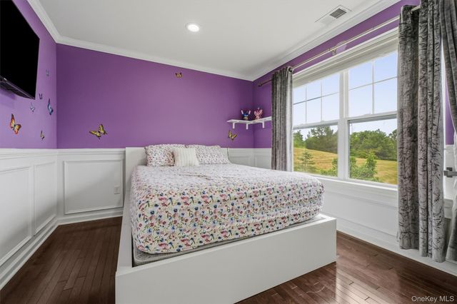 2608 Hawthorn Way, New Windsor, NY 12553