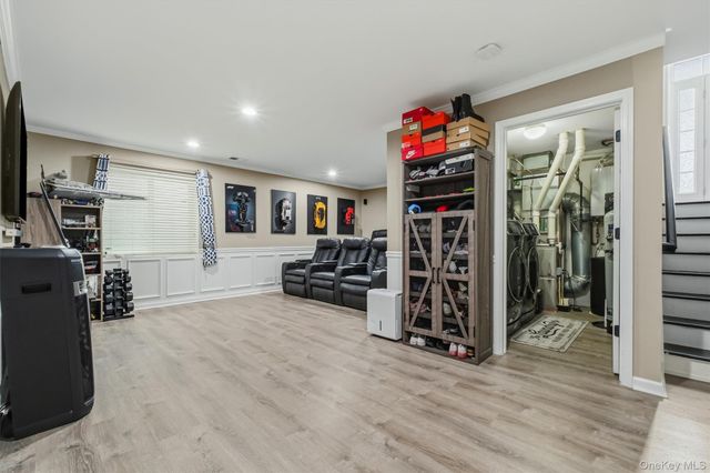 2608 Hawthorn Way, New Windsor, NY 12553