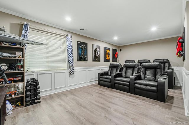 2608 Hawthorn Way, New Windsor, NY 12553