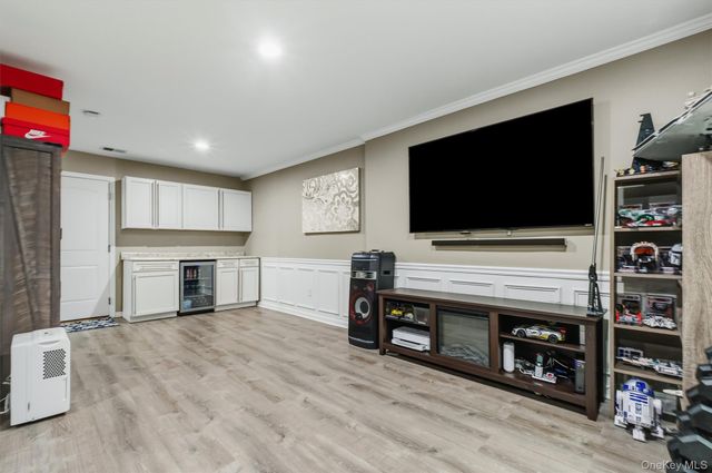 2608 Hawthorn Way, New Windsor, NY 12553