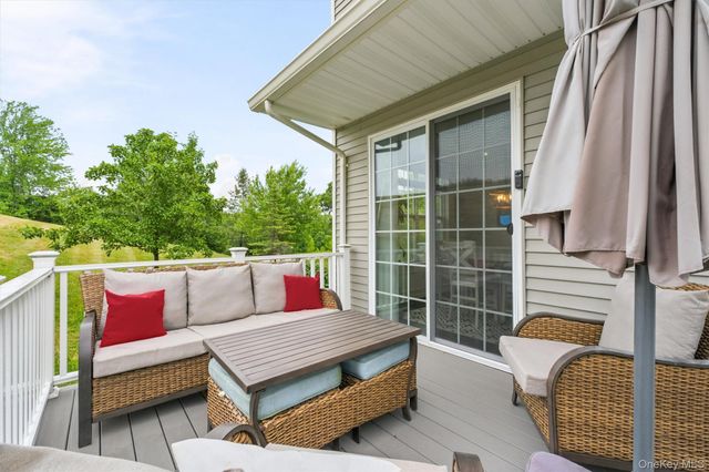 2608 Hawthorn Way, New Windsor, NY 12553