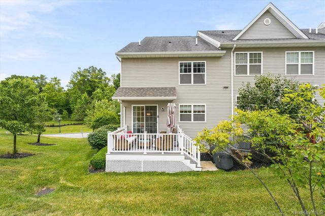 2608 Hawthorn Way, New Windsor, NY 12553