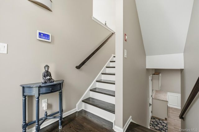 2608 Hawthorn Way, New Windsor, NY 12553