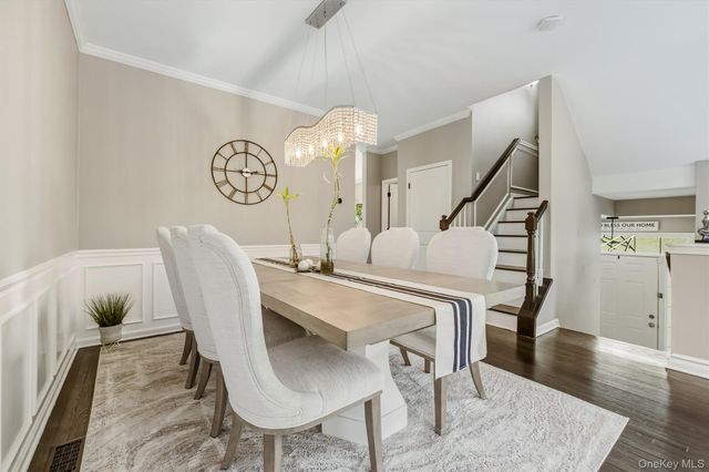 2608 Hawthorn Way, New Windsor, NY 12553