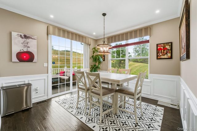 2608 Hawthorn Way, New Windsor, NY 12553