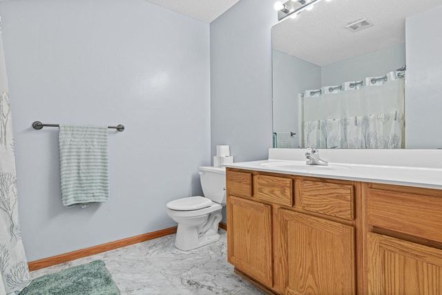 422 Hickory Lane N, Oakdale, MN 55128