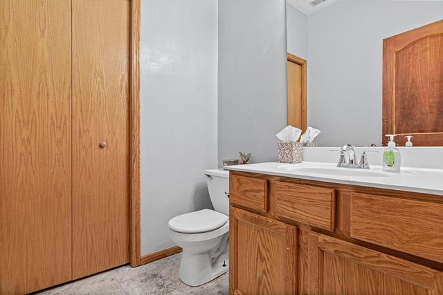 422 Hickory Lane N, Oakdale, MN 55128