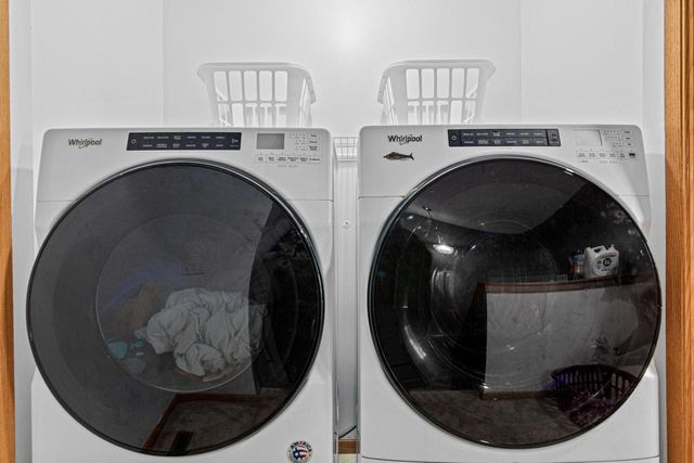 422 Hickory Lane N, Oakdale, MN 55128