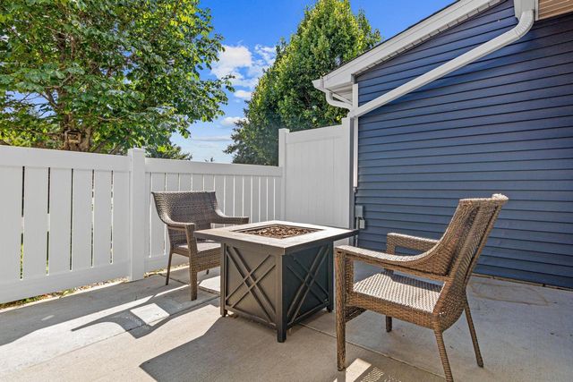 422 Hickory Lane N, Oakdale, MN 55128