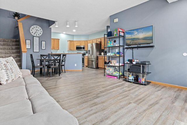 422 Hickory Lane N, Oakdale, MN 55128