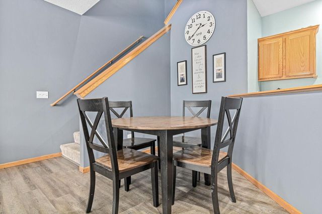 422 Hickory Lane N, Oakdale, MN 55128