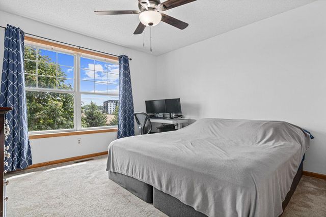 422 Hickory Lane N, Oakdale, MN 55128