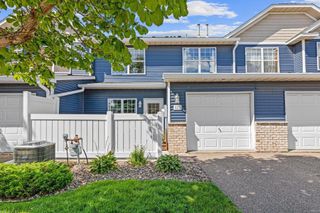 422 Hickory Lane N, Oakdale, MN 55128