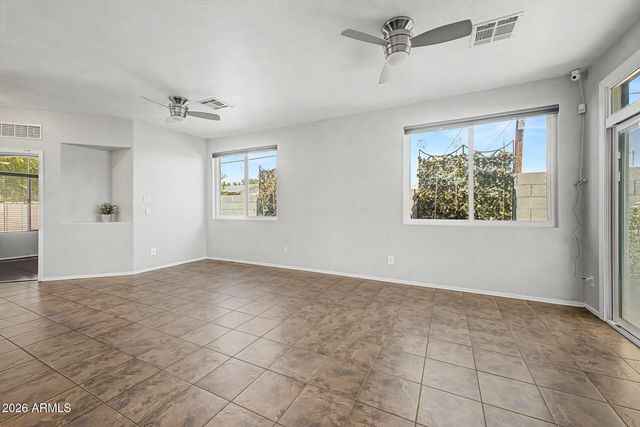 1225 E GRENADINE Road, Phoenix, AZ 85040