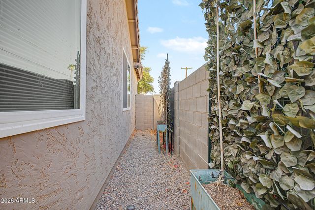 1225 E GRENADINE Road, Phoenix, AZ 85040