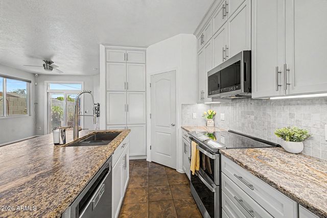 1225 E GRENADINE Road, Phoenix, AZ 85040
