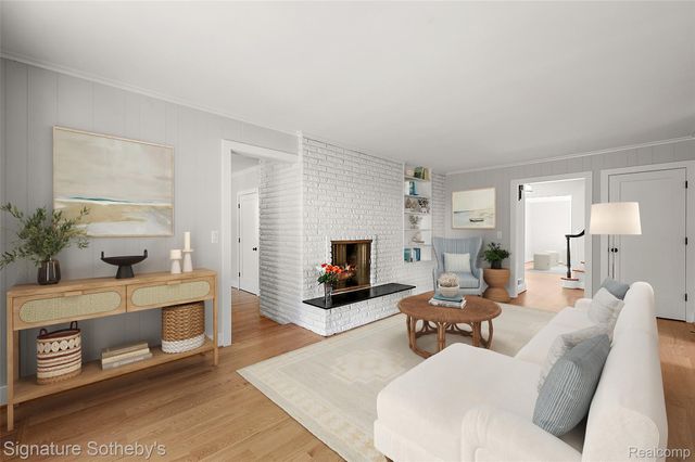 580 N Brys Drive, Grosse Pointe Woods, MI 48236