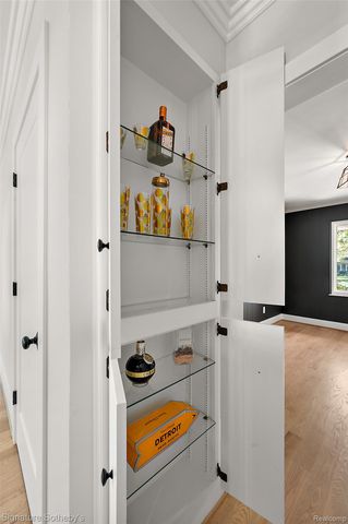 580 N Brys Drive, Grosse Pointe Woods, MI 48236