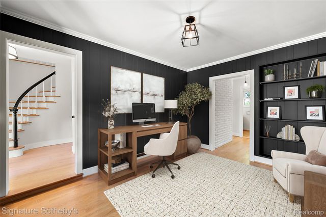 580 N Brys Drive, Grosse Pointe Woods, MI 48236