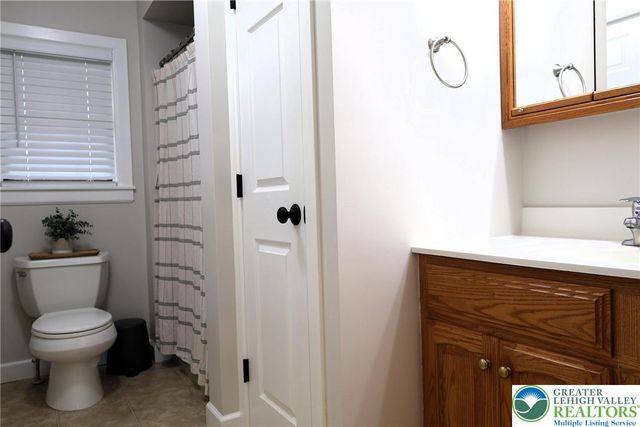 8297 Mertztown Road, Lower Macungie Twp, PA 18011