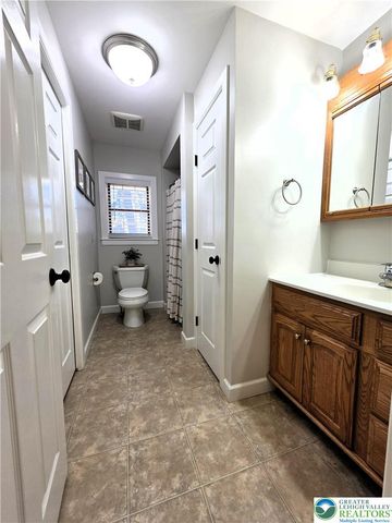 8297 Mertztown Road, Lower Macungie Twp, PA 18011