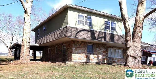 8297 Mertztown Road, Lower Macungie Twp, PA 18011