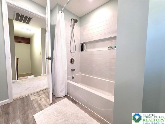 8297 Mertztown Road, Lower Macungie Twp, PA 18011