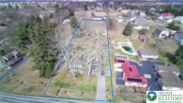 8297 Mertztown Road, Lower Macungie Twp, PA 18011