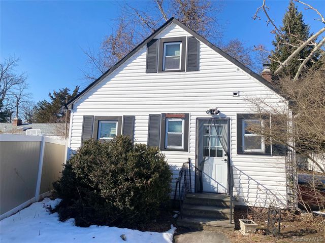 46 Leonard Street, Smithtown, NY 11787