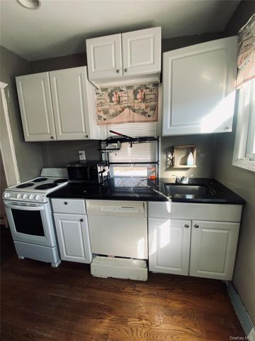 46 Leonard Street, Smithtown, NY 11787