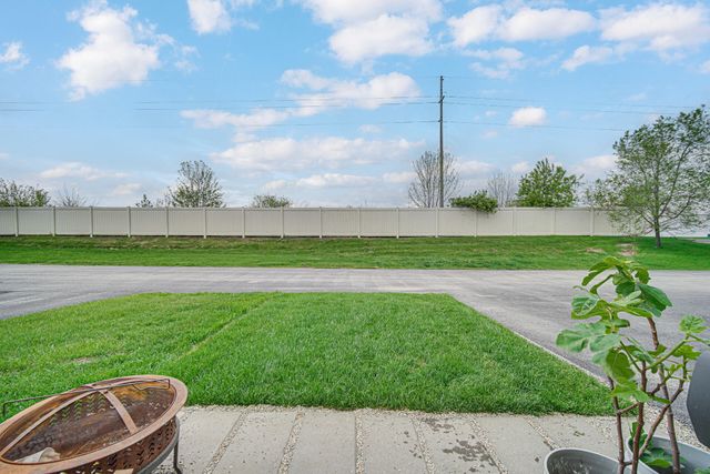 13948 Paramount Way, Cedar Lake, IN 46303