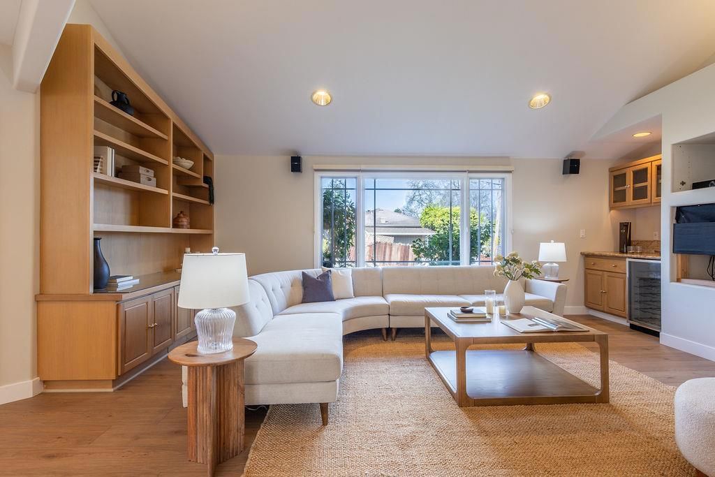 Image 6 of property listing at 3455 Dover Road, Redwood City, CA 94061