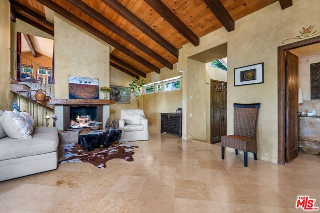 4557 Saltillo Street, Woodland Hills (los Angeles), CA 91364