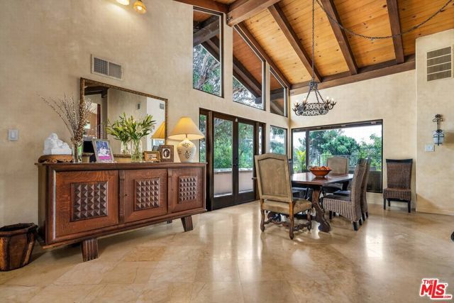 4557 Saltillo Street, Woodland Hills (los Angeles), CA 91364