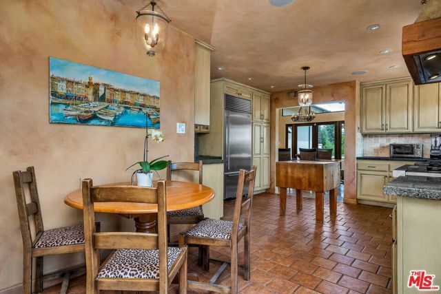 4557 Saltillo Street, Woodland Hills (los Angeles), CA 91364