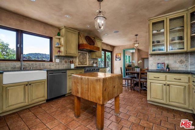 4557 Saltillo Street, Woodland Hills (los Angeles), CA 91364