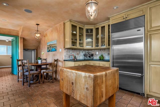 4557 Saltillo Street, Woodland Hills (los Angeles), CA 91364