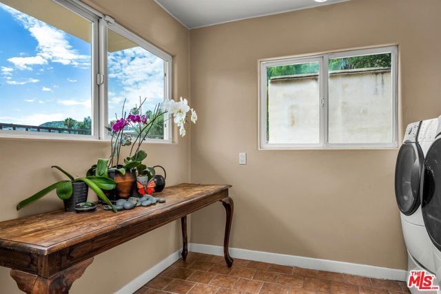 4557 Saltillo Street, Woodland Hills (los Angeles), CA 91364