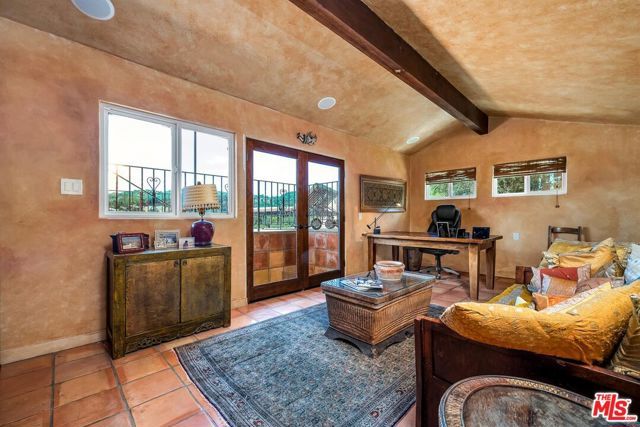 4557 Saltillo Street, Woodland Hills (los Angeles), CA 91364