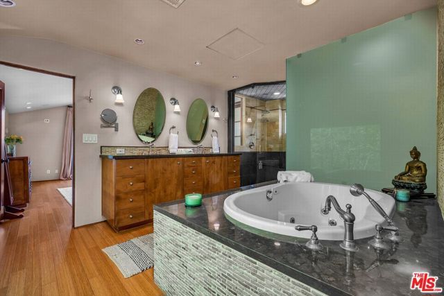 4557 Saltillo Street, Woodland Hills (los Angeles), CA 91364