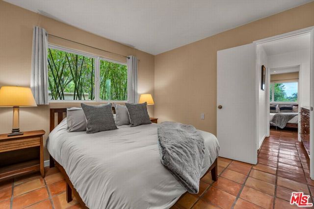 4557 Saltillo Street, Woodland Hills (los Angeles), CA 91364