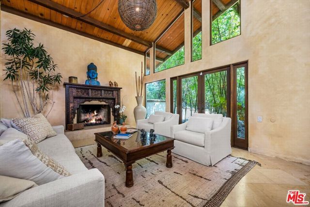 4557 Saltillo Street, Woodland Hills (los Angeles), CA 91364