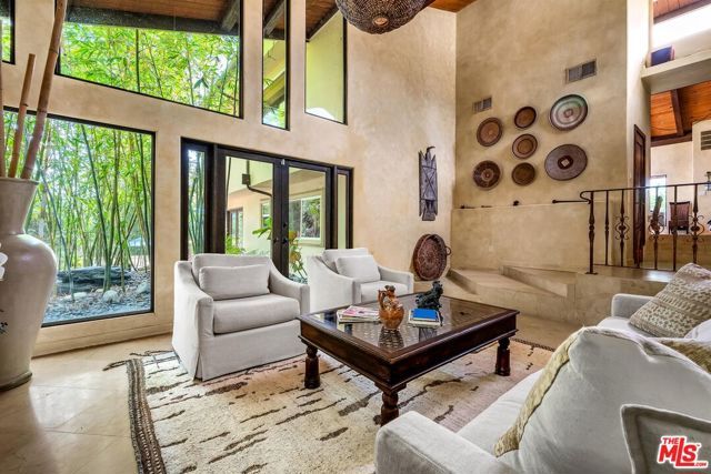 4557 Saltillo Street, Woodland Hills (los Angeles), CA 91364